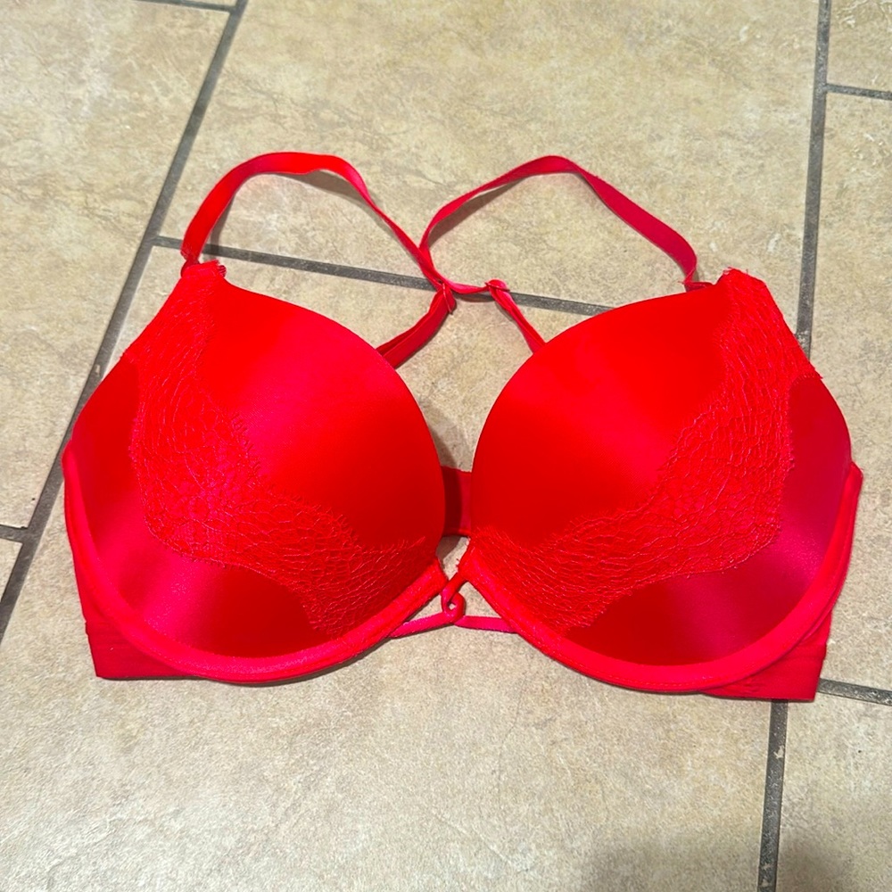 Victoria’s Secret Bombshell Plunge Push-up Bra